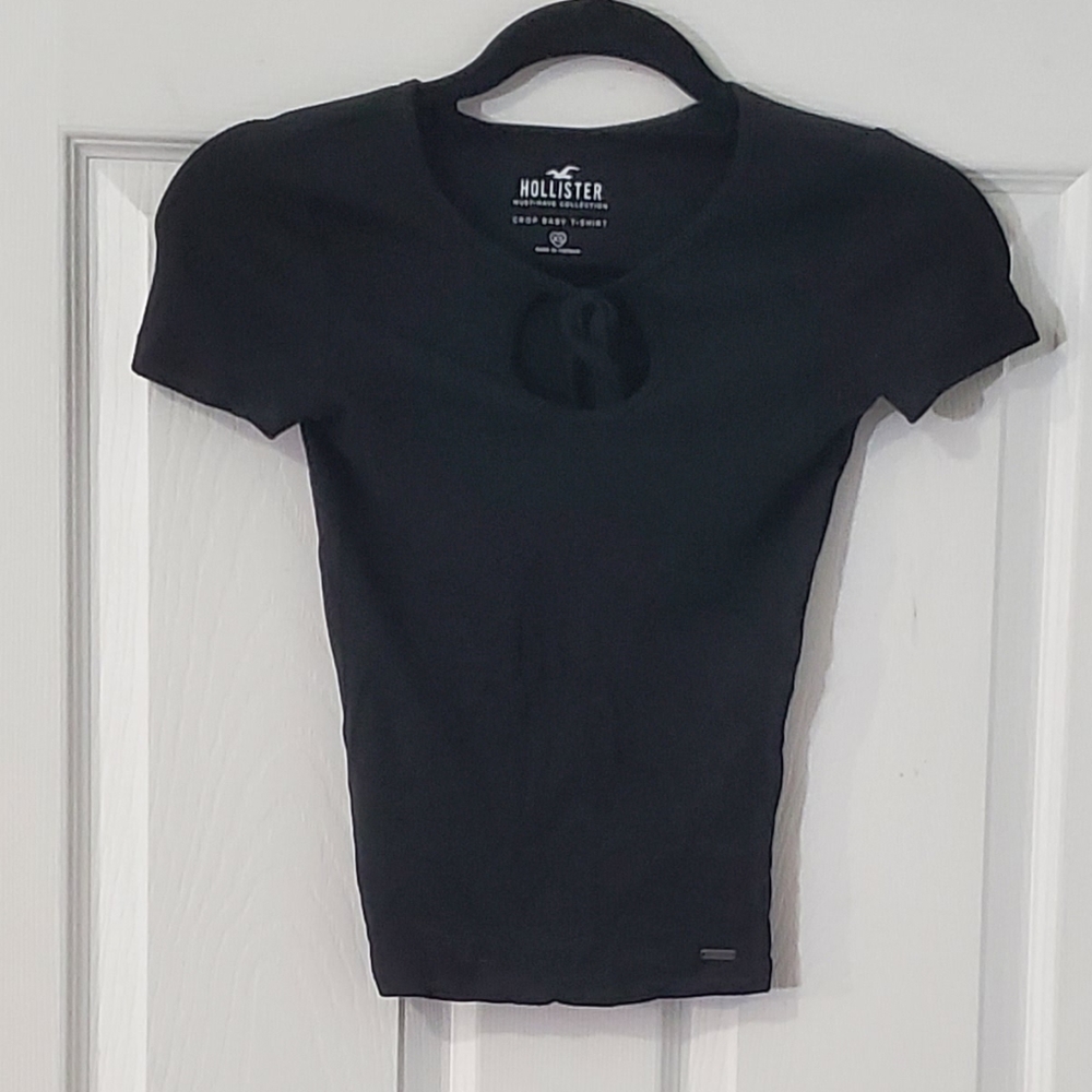 NWOT Hollister Crop Short Sleeve w Cut-Out and Tie